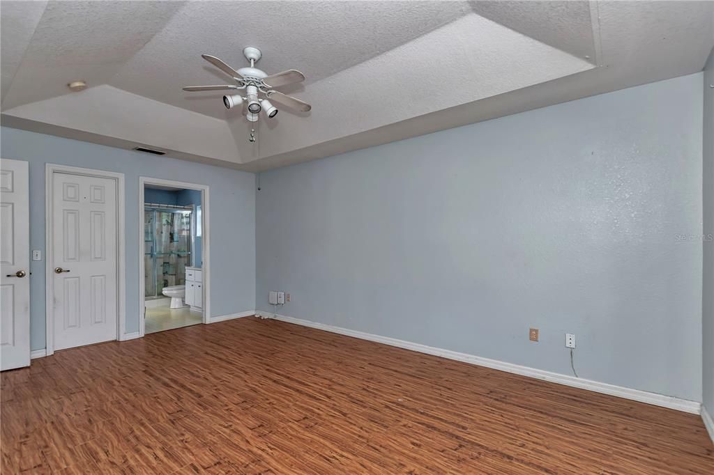 На продажу: $225,000 (3 спален, 2 ванн, 1445 Квадратных фут)