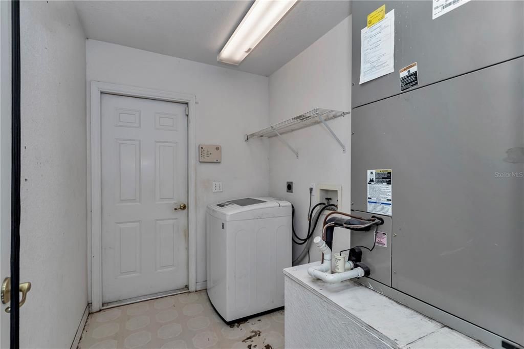 На продажу: $225,000 (3 спален, 2 ванн, 1445 Квадратных фут)