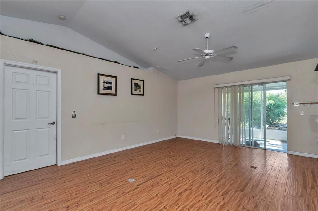 На продажу: $225,000 (3 спален, 2 ванн, 1445 Квадратных фут)