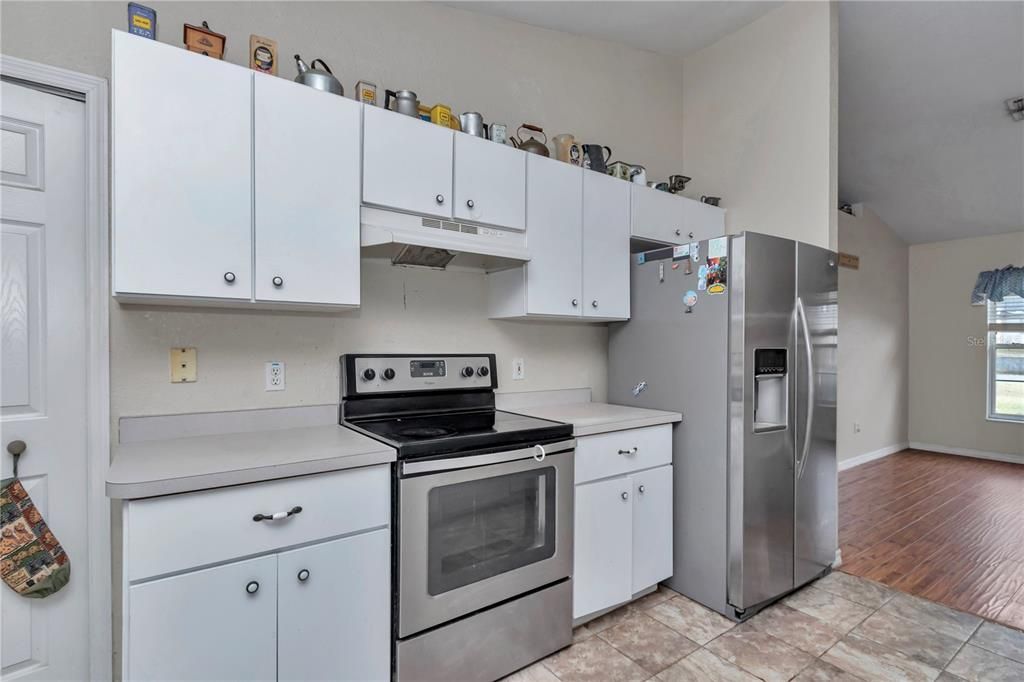 На продажу: $225,000 (3 спален, 2 ванн, 1445 Квадратных фут)