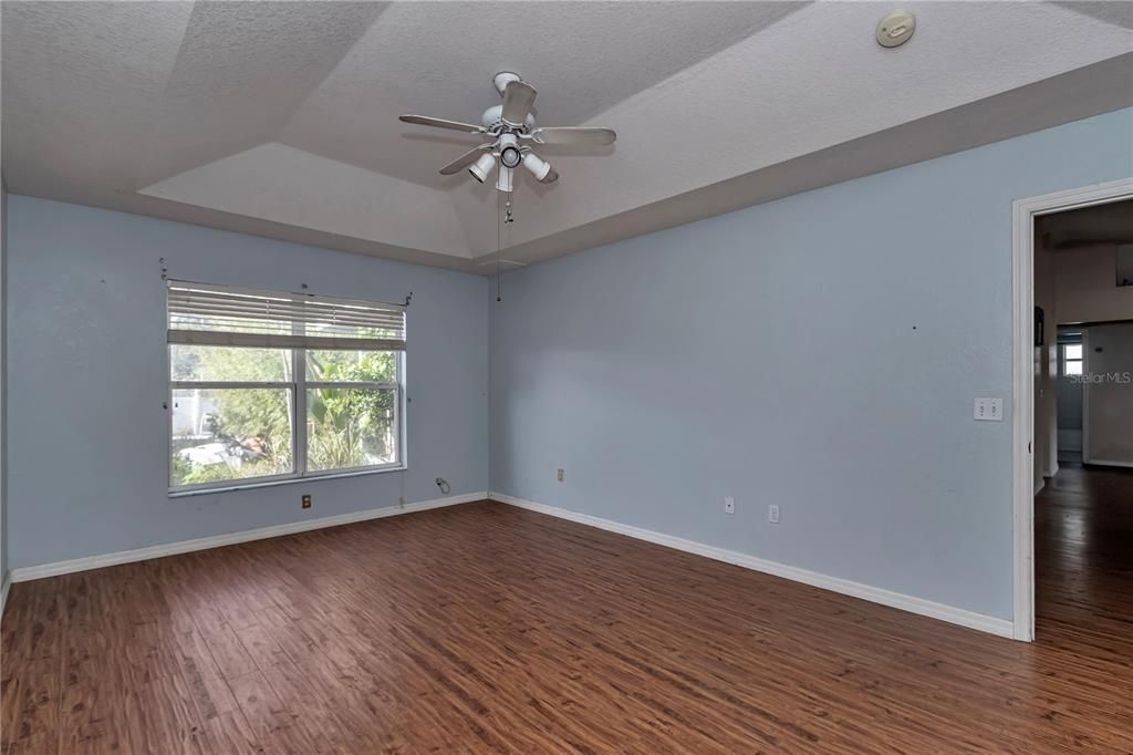 На продажу: $225,000 (3 спален, 2 ванн, 1445 Квадратных фут)