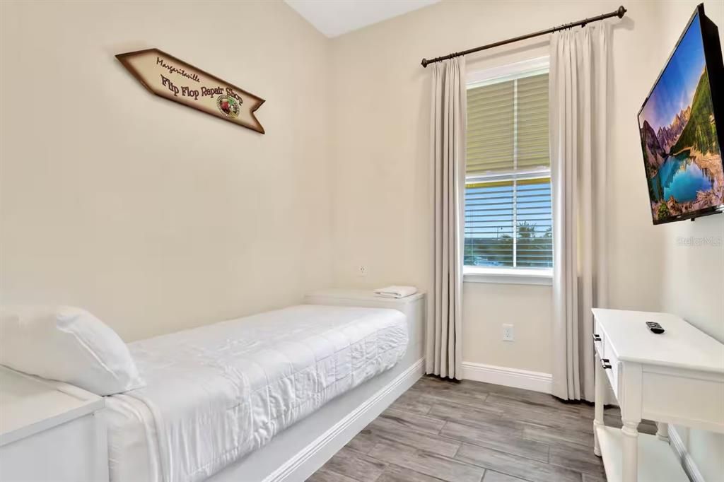 For Rent: $3,300 (3 beds, 3 baths, 1564 Square Feet)