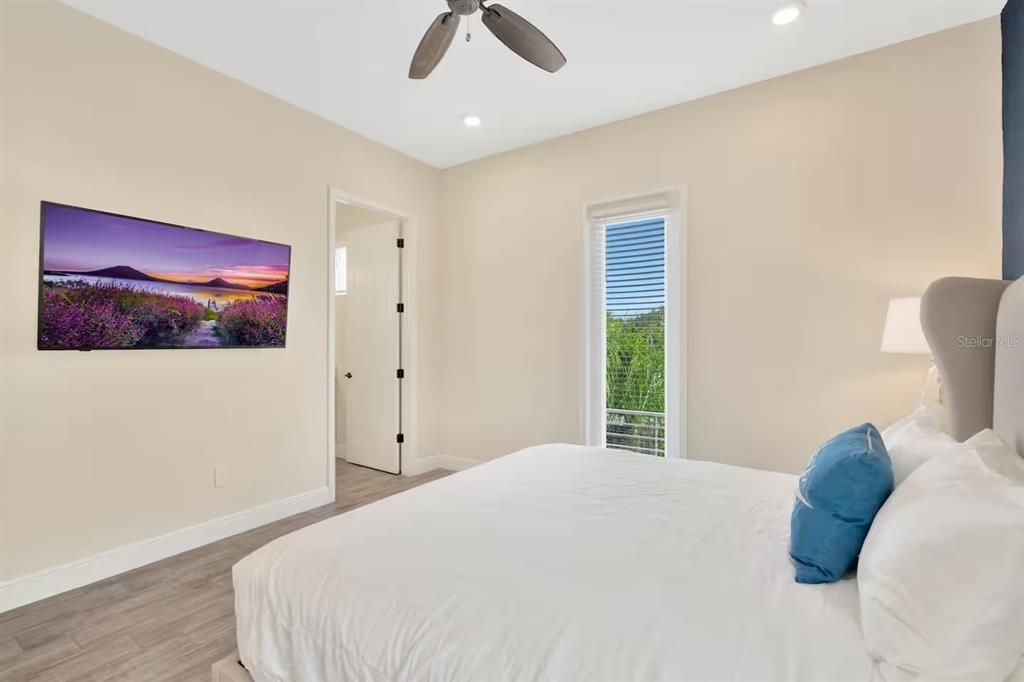 For Rent: $3,300 (3 beds, 3 baths, 1564 Square Feet)