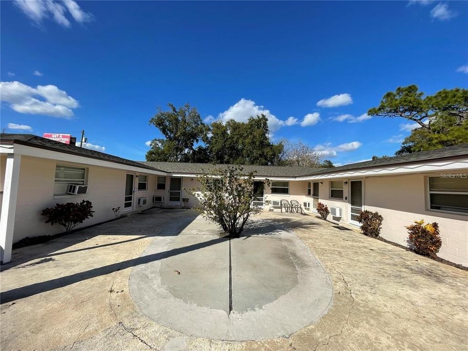 出租: $1,350 (2 贝兹, 1 浴室, 638 平方英尺)