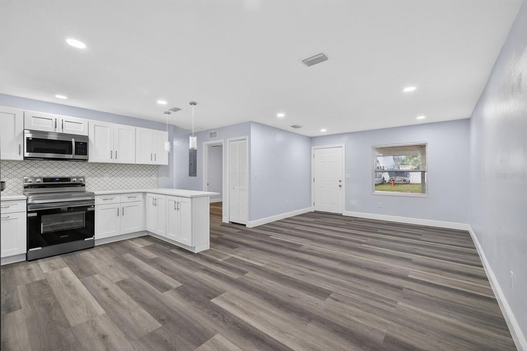 For Sale: $499,999 (4 beds, 3 baths, 1616 Square Feet)