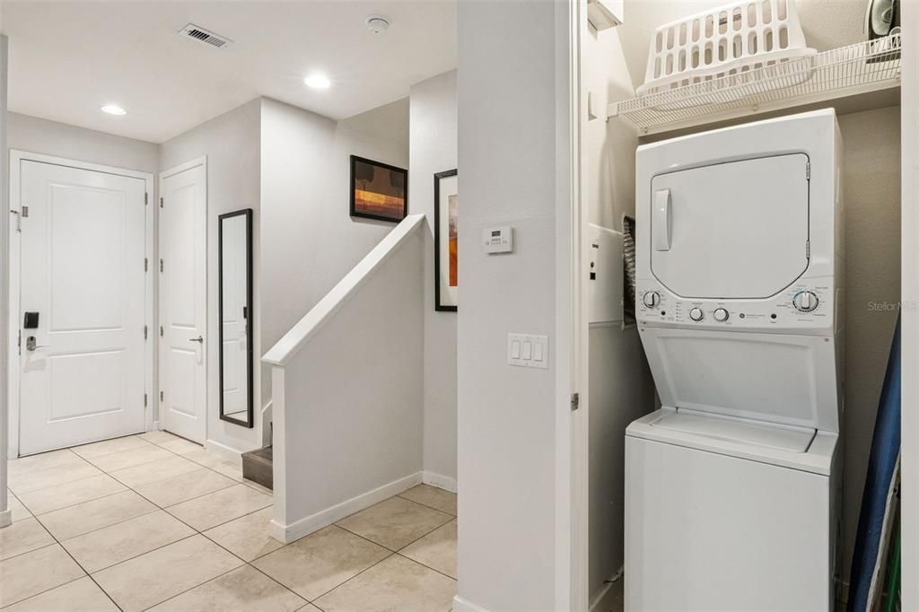 На продажу: $275,000 (2 спален, 2 ванн, 1350 Квадратных фут)