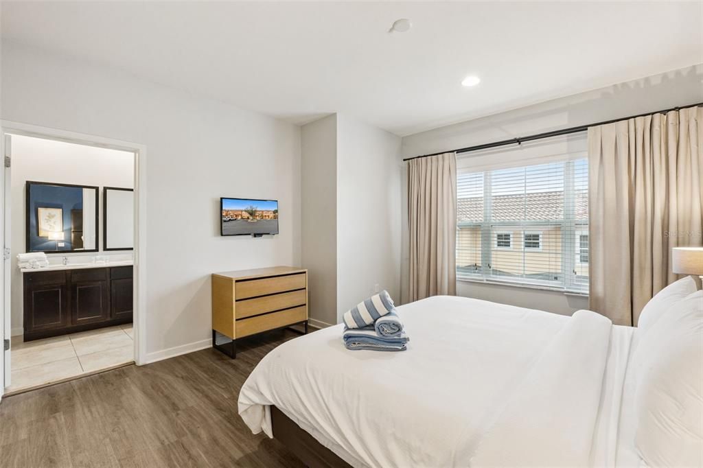 На продажу: $275,000 (2 спален, 2 ванн, 1350 Квадратных фут)