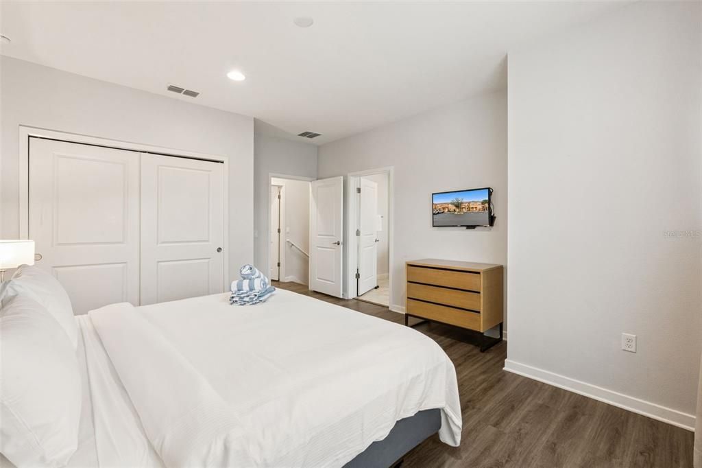 На продажу: $275,000 (2 спален, 2 ванн, 1350 Квадратных фут)