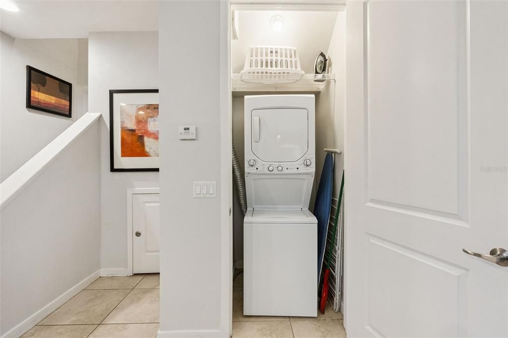 На продажу: $275,000 (2 спален, 2 ванн, 1350 Квадратных фут)