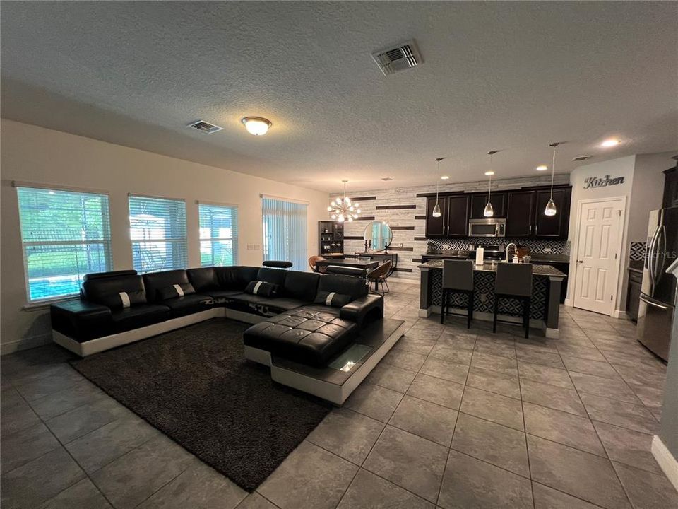 For Rent: $3,500 (5 beds, 4 baths, 3141 Square Feet)