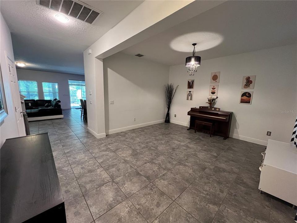 For Rent: $3,500 (5 beds, 4 baths, 3141 Square Feet)