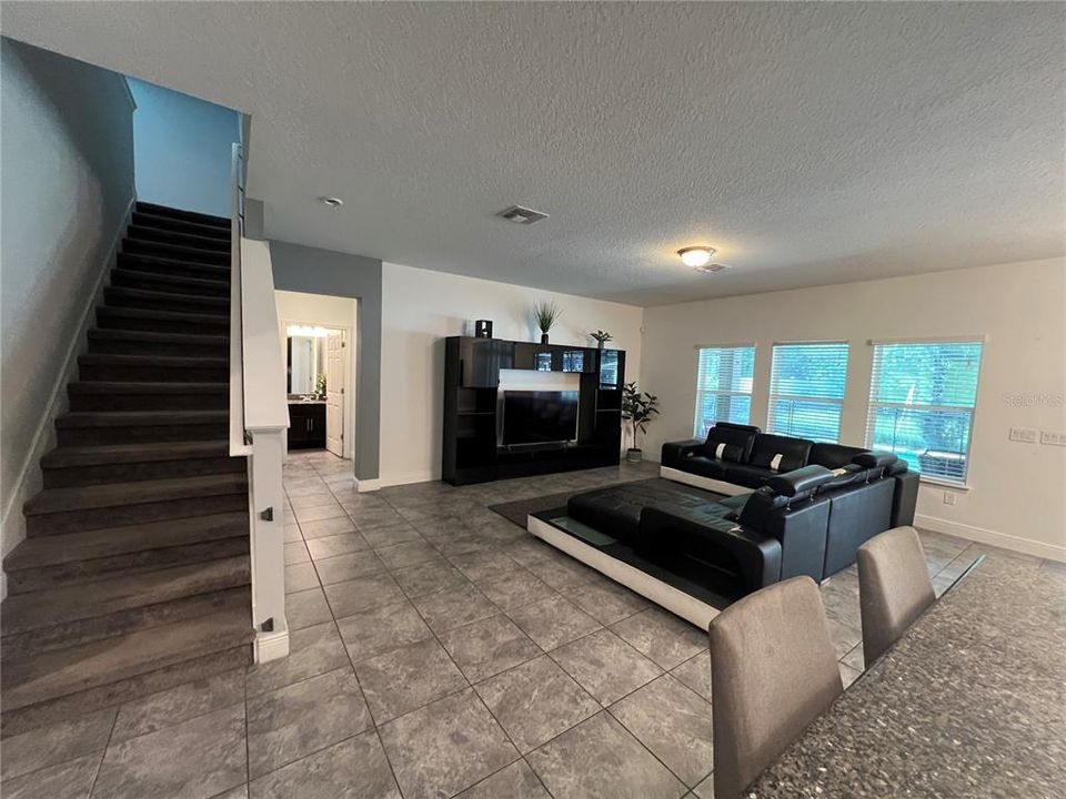 For Rent: $3,500 (5 beds, 4 baths, 3141 Square Feet)