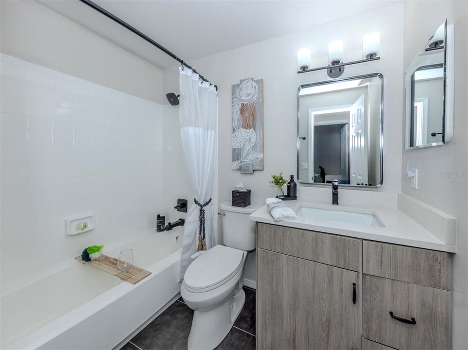 На продажу: $255,000 (2 спален, 2 ванн, 1064 Квадратных фут)