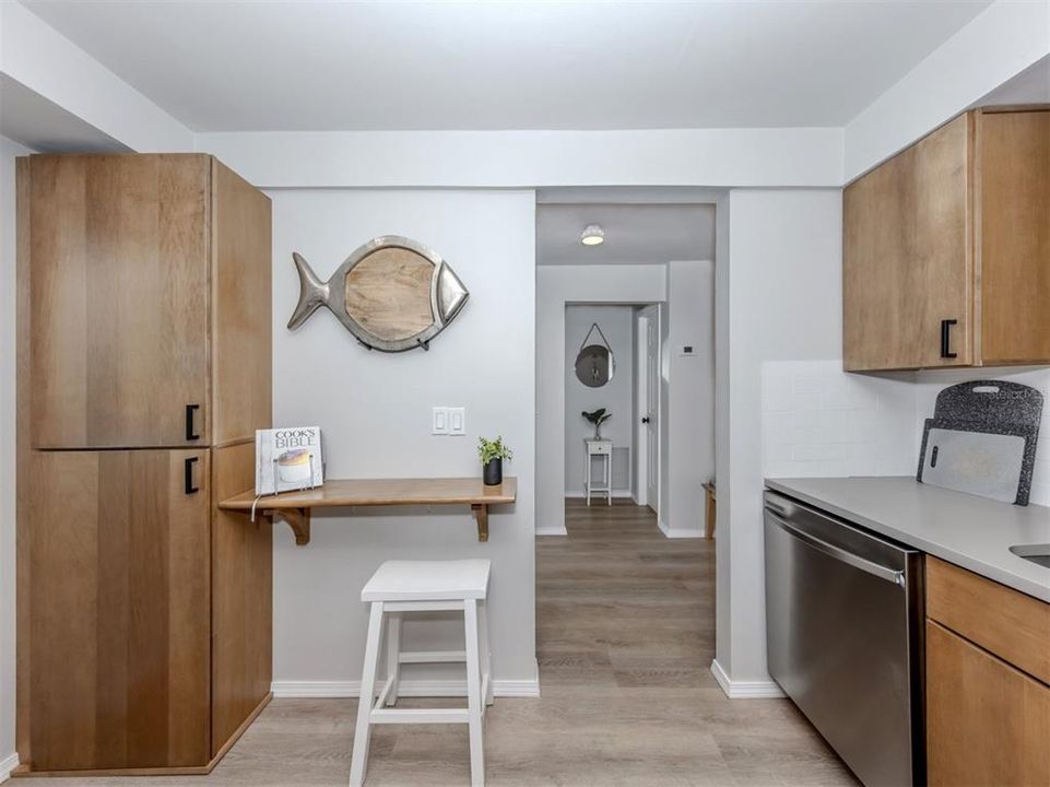 На продажу: $255,000 (2 спален, 2 ванн, 1064 Квадратных фут)