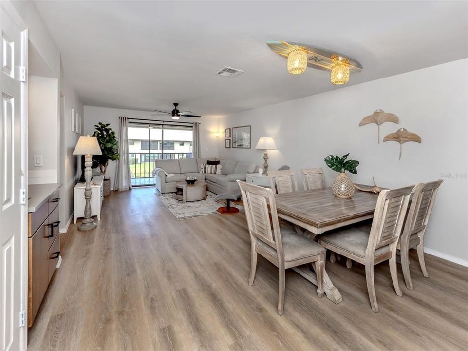 На продажу: $255,000 (2 спален, 2 ванн, 1064 Квадратных фут)