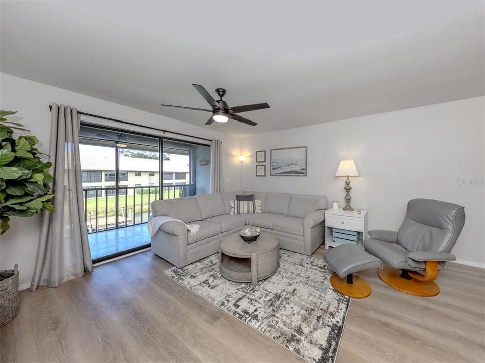 На продажу: $255,000 (2 спален, 2 ванн, 1064 Квадратных фут)