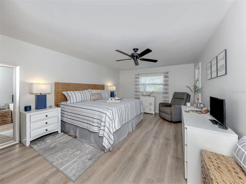 На продажу: $255,000 (2 спален, 2 ванн, 1064 Квадратных фут)