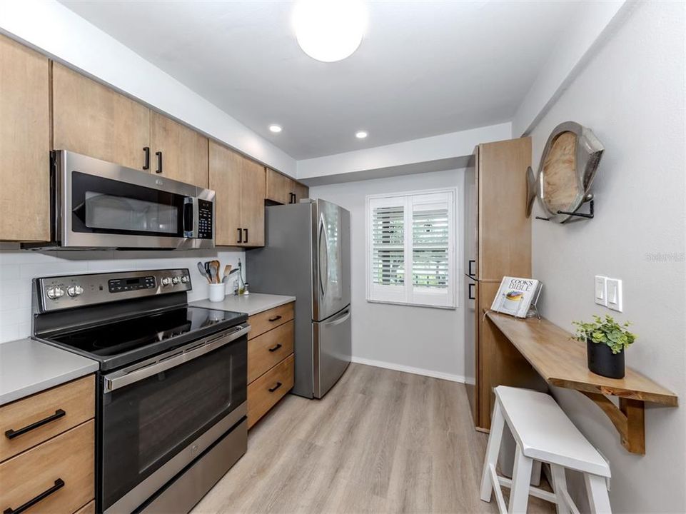 На продажу: $255,000 (2 спален, 2 ванн, 1064 Квадратных фут)