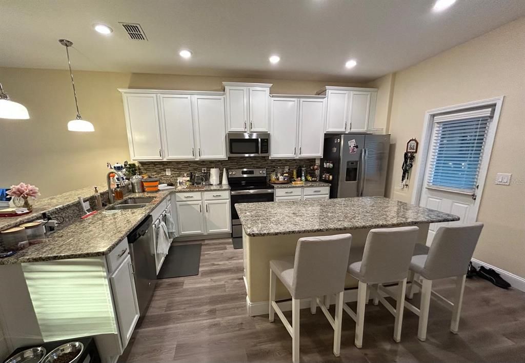 For Rent: $2,850 (3 beds, 2 baths, 1617 Square Feet)