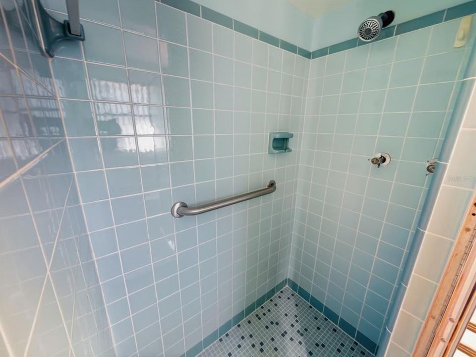 For Sale: $209,000 (2 beds, 2 baths, 1096 Square Feet)