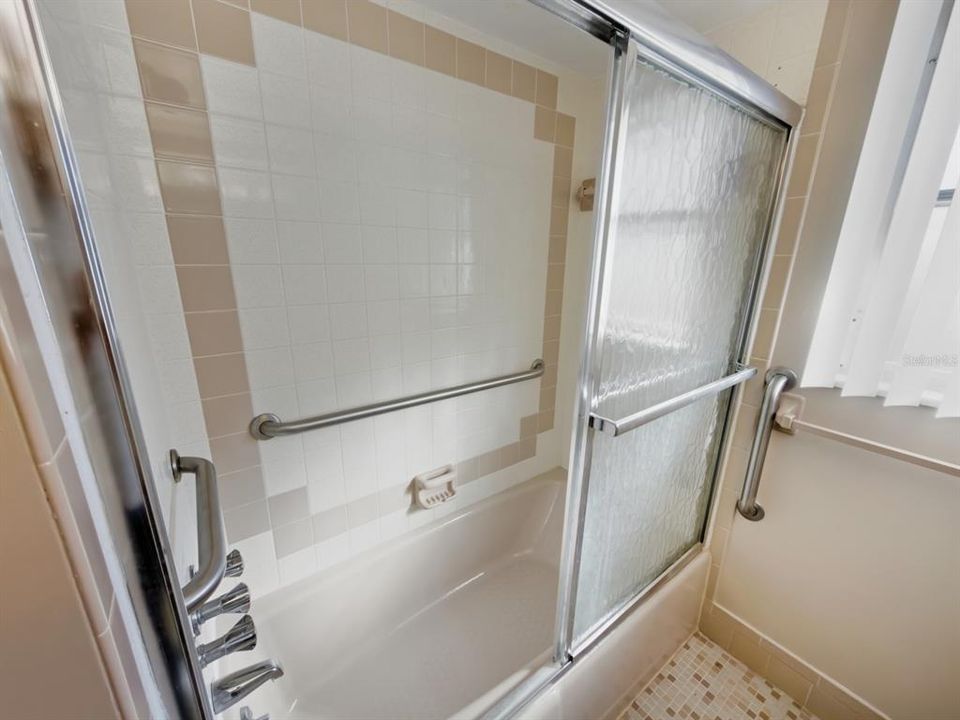 For Sale: $209,000 (2 beds, 2 baths, 1096 Square Feet)