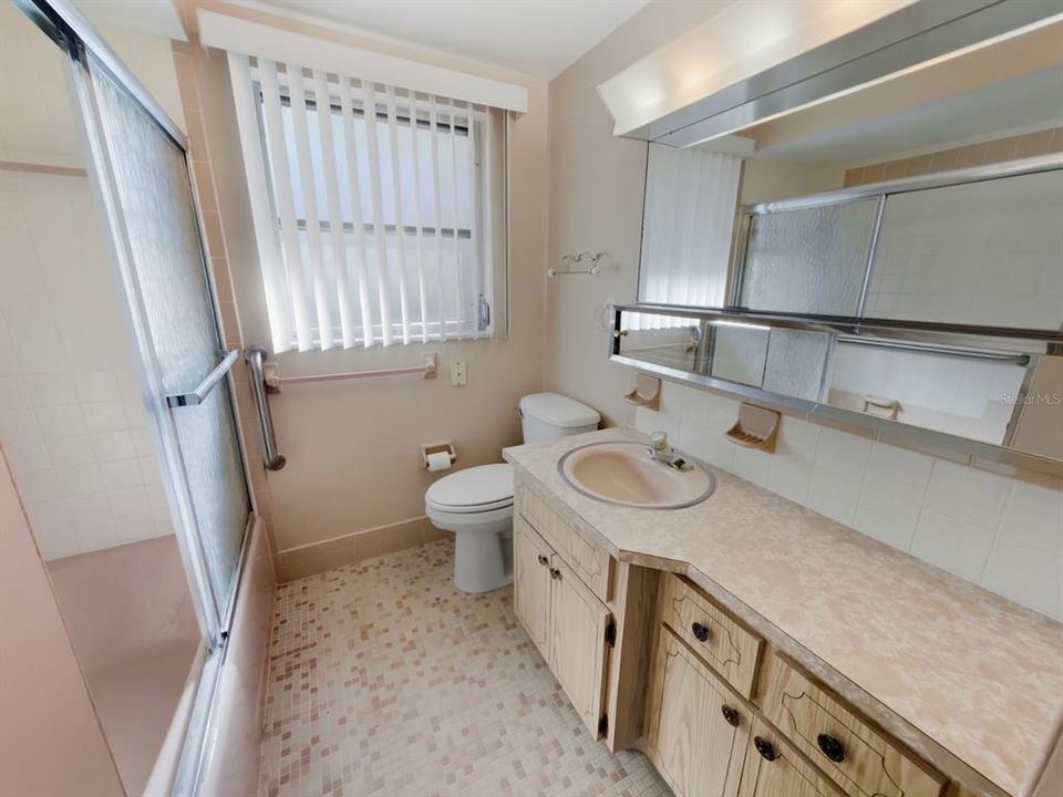 For Sale: $209,000 (2 beds, 2 baths, 1096 Square Feet)