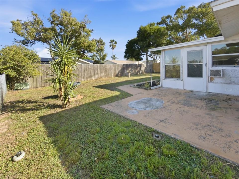 For Sale: $209,000 (2 beds, 2 baths, 1096 Square Feet)