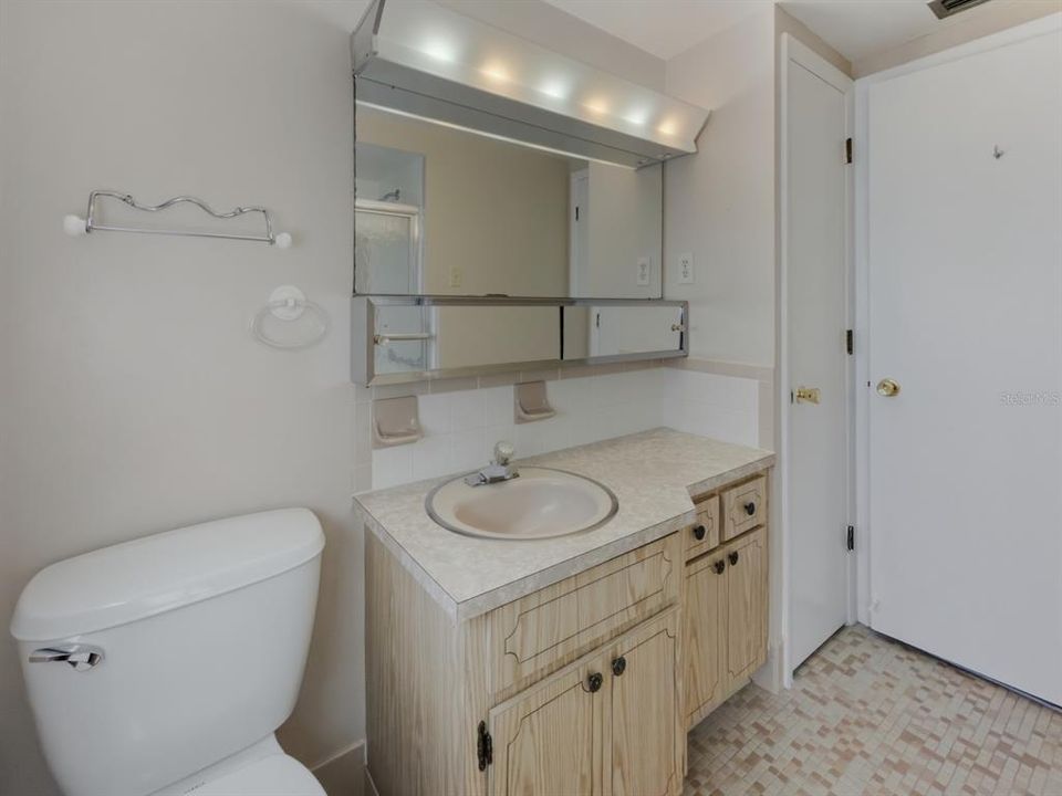 For Sale: $209,000 (2 beds, 2 baths, 1096 Square Feet)