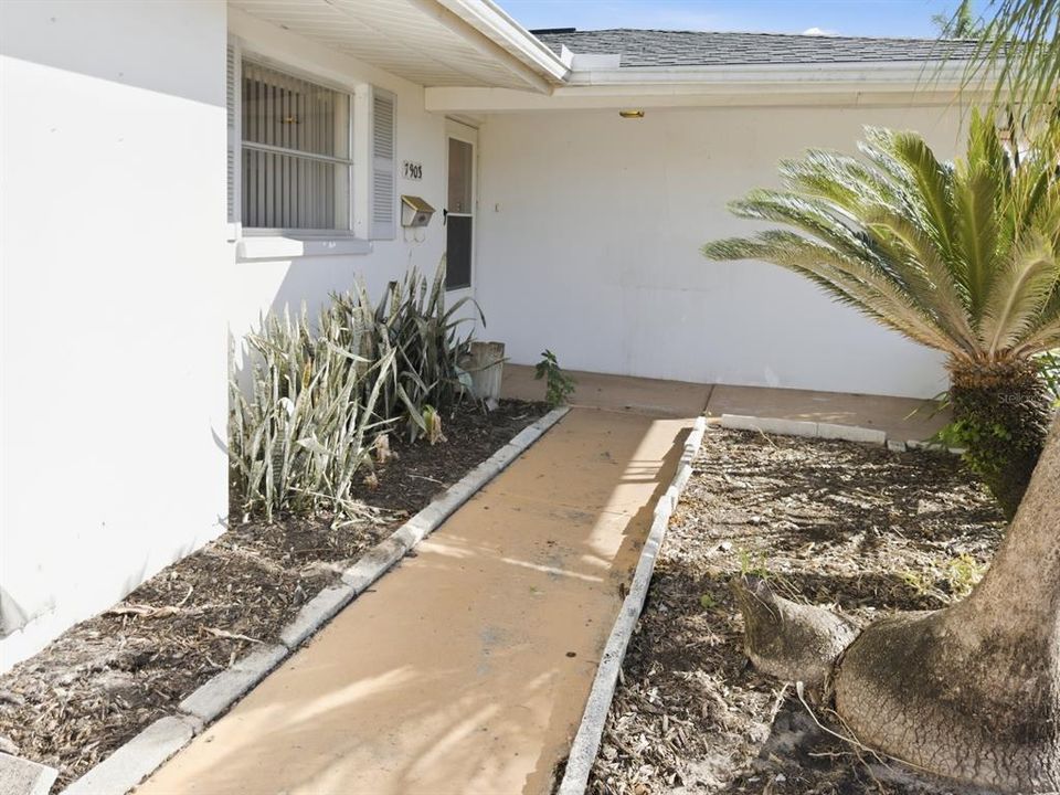 For Sale: $209,000 (2 beds, 2 baths, 1096 Square Feet)