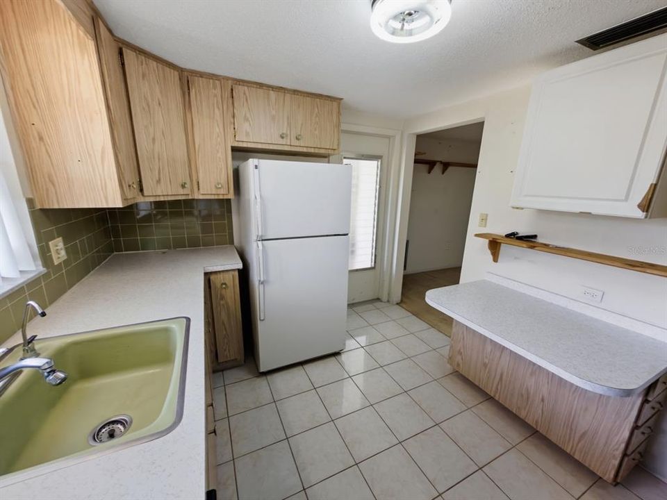 For Sale: $209,000 (2 beds, 2 baths, 1096 Square Feet)