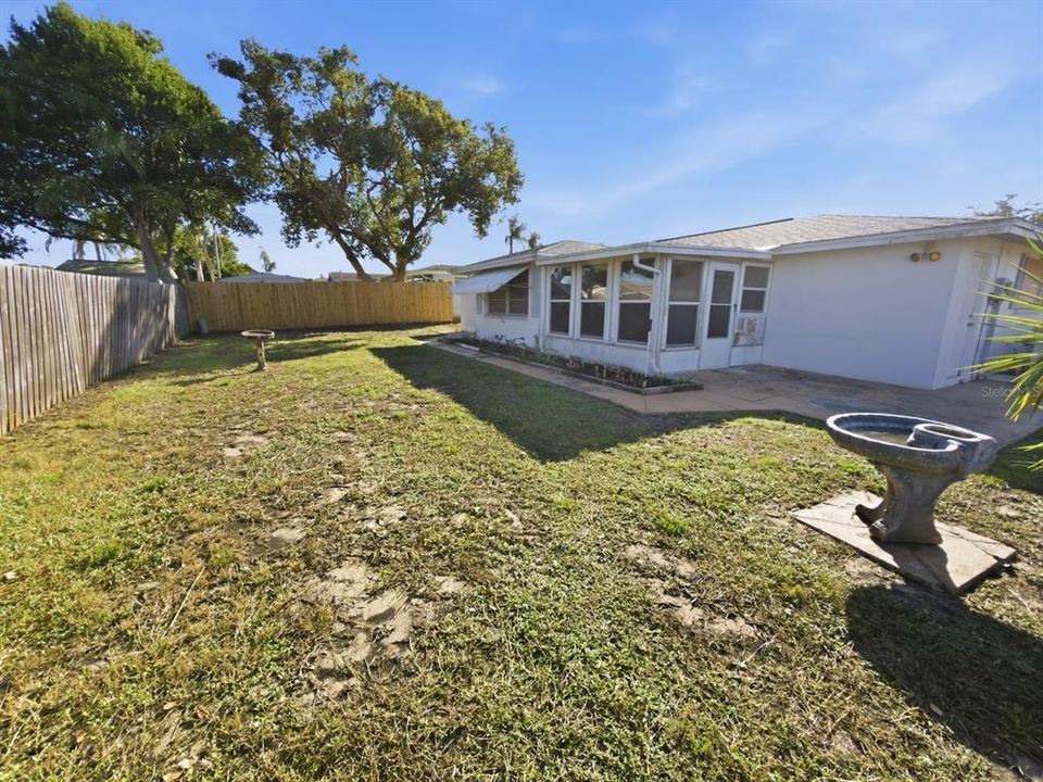 For Sale: $209,000 (2 beds, 2 baths, 1096 Square Feet)