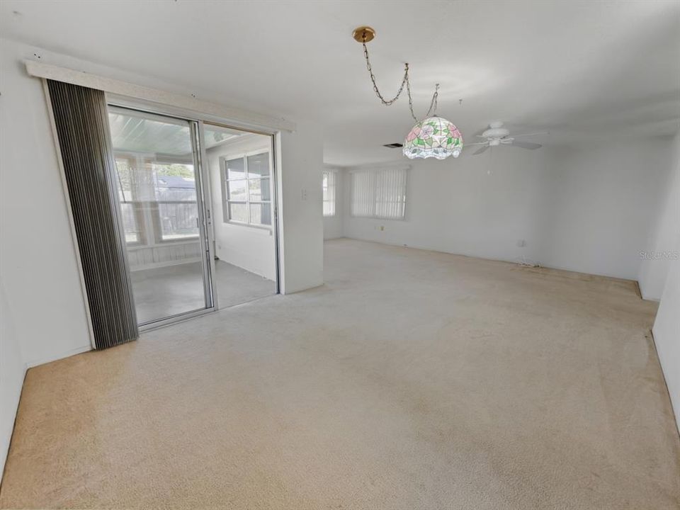 For Sale: $209,000 (2 beds, 2 baths, 1096 Square Feet)