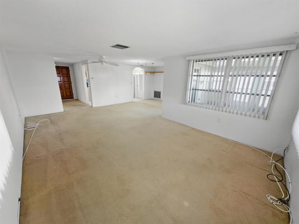 For Sale: $209,000 (2 beds, 2 baths, 1096 Square Feet)