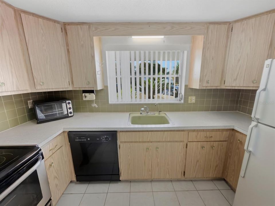 For Sale: $209,000 (2 beds, 2 baths, 1096 Square Feet)