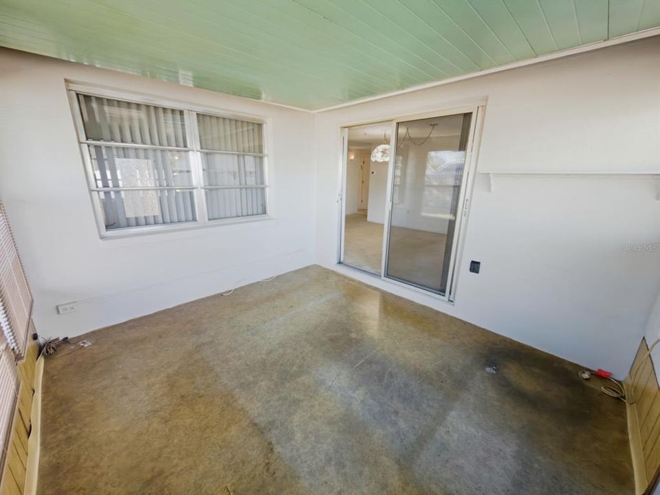 For Sale: $209,000 (2 beds, 2 baths, 1096 Square Feet)