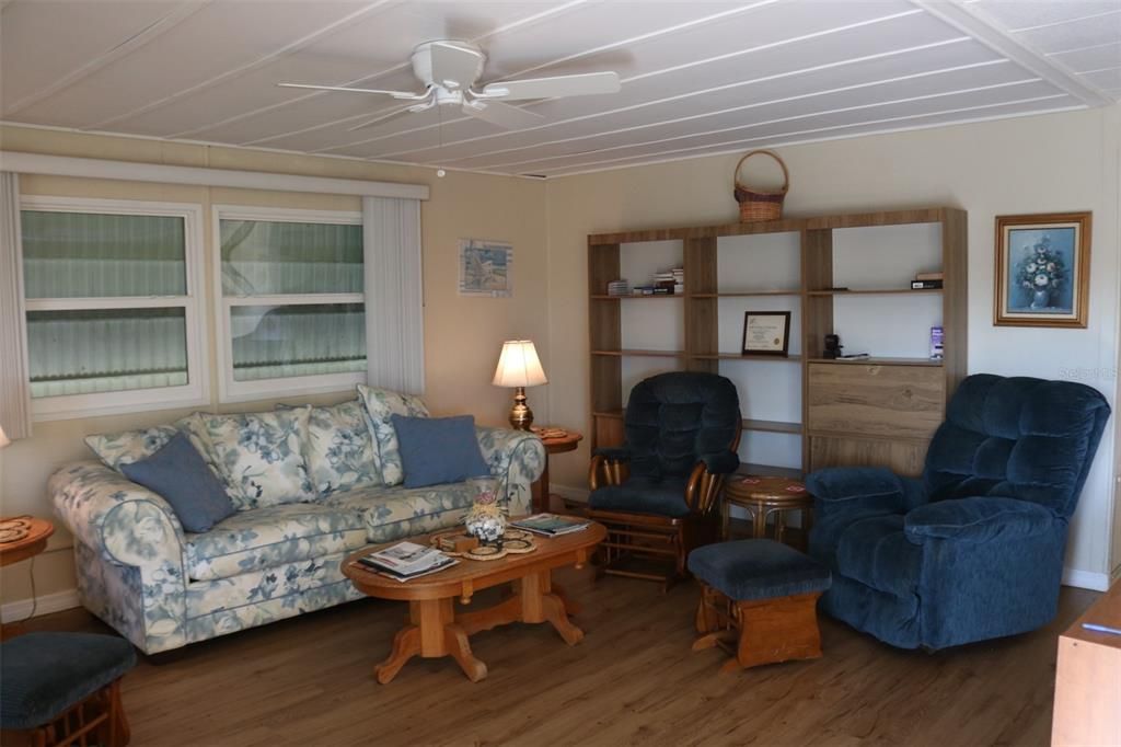 待售: $140,000 (2 贝兹, 2 浴室, 912 平方英尺)