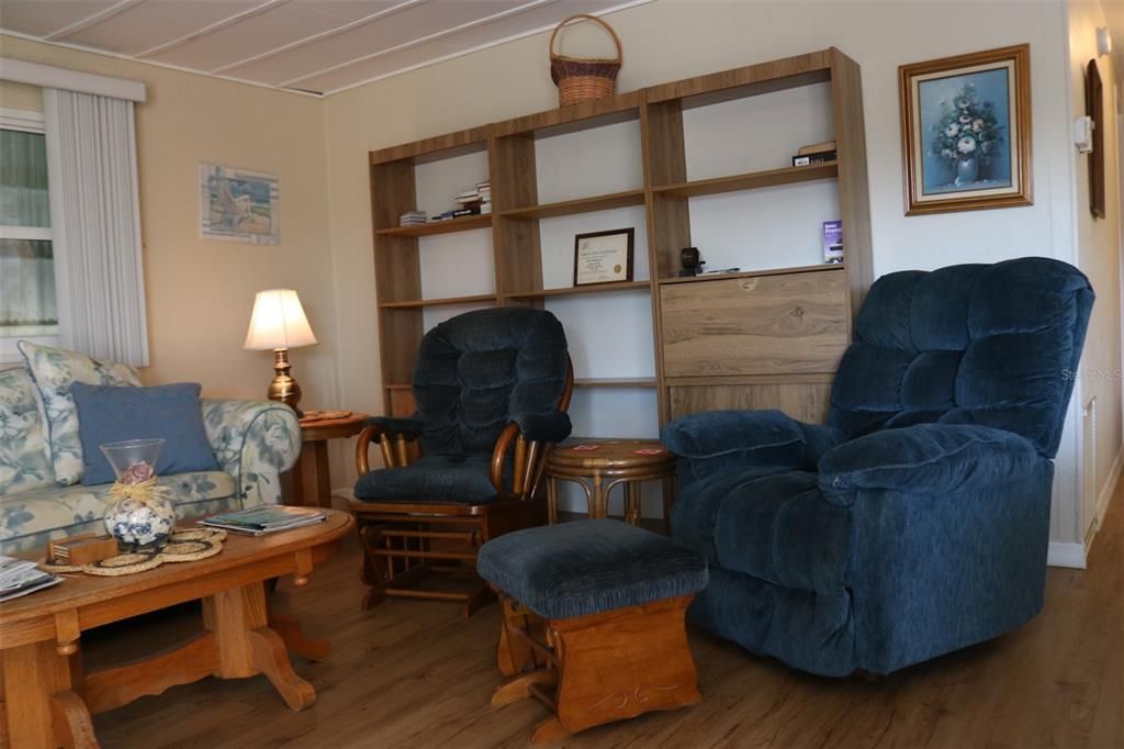 待售: $140,000 (2 贝兹, 2 浴室, 912 平方英尺)