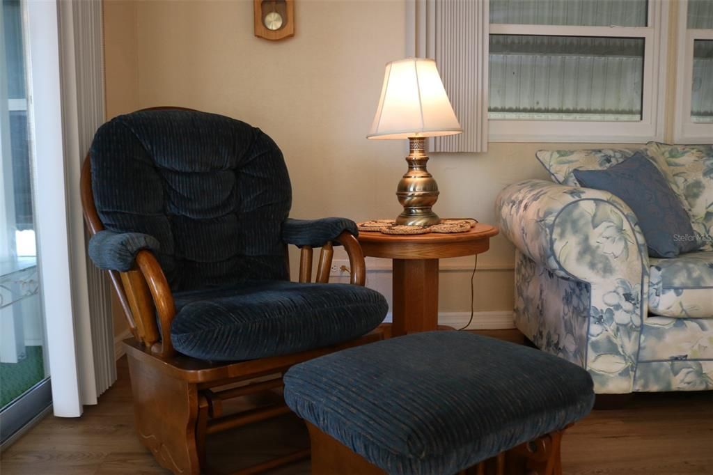 待售: $140,000 (2 贝兹, 2 浴室, 912 平方英尺)