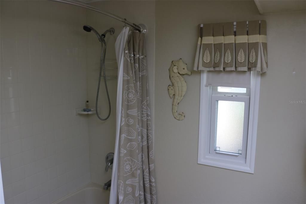 待售: $140,000 (2 贝兹, 2 浴室, 912 平方英尺)