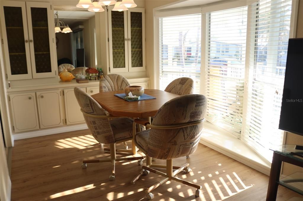 待售: $140,000 (2 贝兹, 2 浴室, 912 平方英尺)