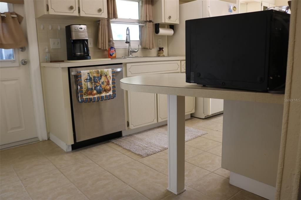 待售: $140,000 (2 贝兹, 2 浴室, 912 平方英尺)