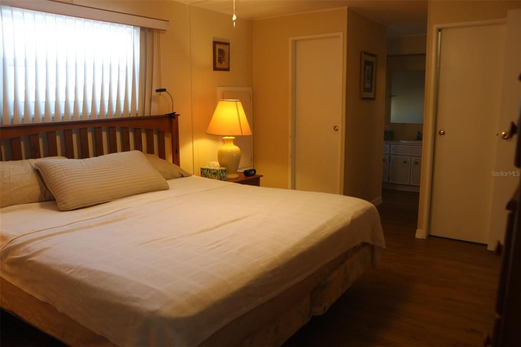 待售: $140,000 (2 贝兹, 2 浴室, 912 平方英尺)