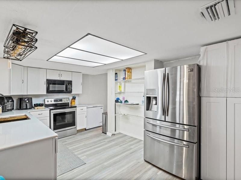 На продажу: $325,000 (3 спален, 2 ванн, 1702 Квадратных фут)