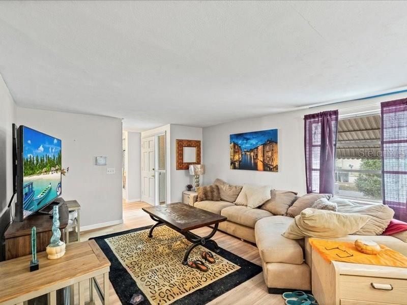 На продажу: $325,000 (3 спален, 2 ванн, 1702 Квадратных фут)