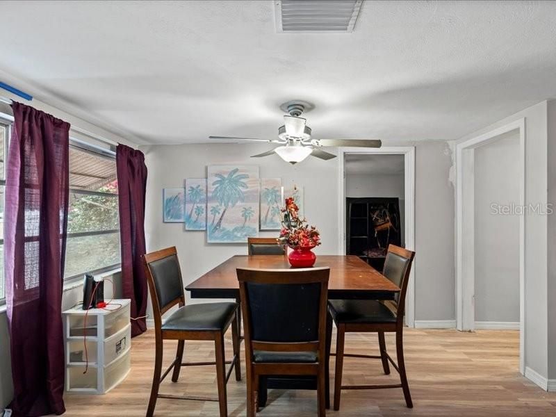 На продажу: $325,000 (3 спален, 2 ванн, 1702 Квадратных фут)