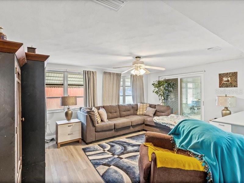 На продажу: $325,000 (3 спален, 2 ванн, 1702 Квадратных фут)