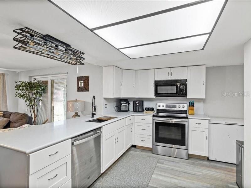 На продажу: $325,000 (3 спален, 2 ванн, 1702 Квадратных фут)