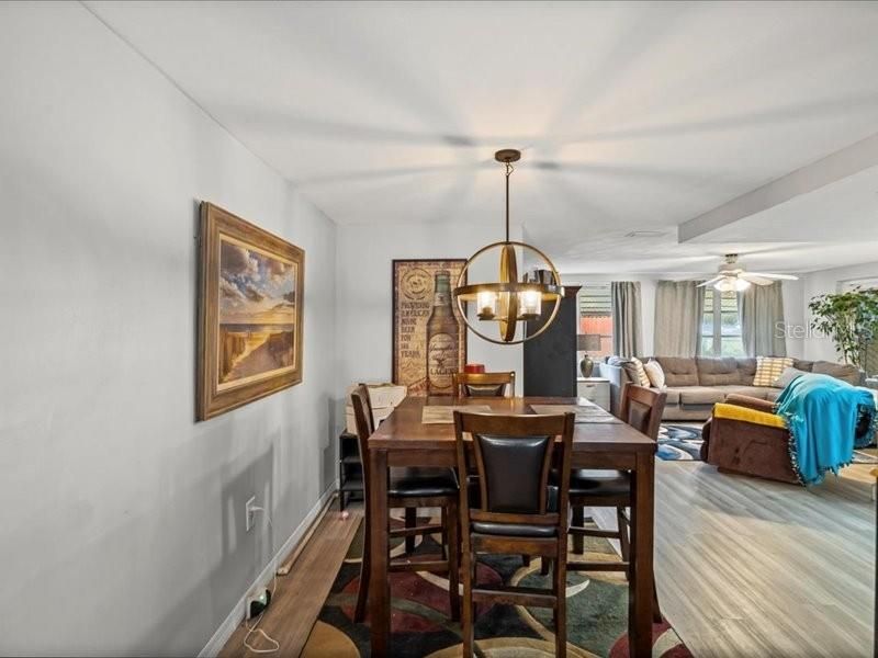 На продажу: $325,000 (3 спален, 2 ванн, 1702 Квадратных фут)