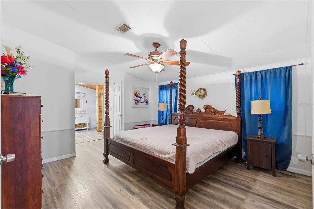 На продажу: $225,000 (3 спален, 2 ванн, 1701 Квадратных фут)