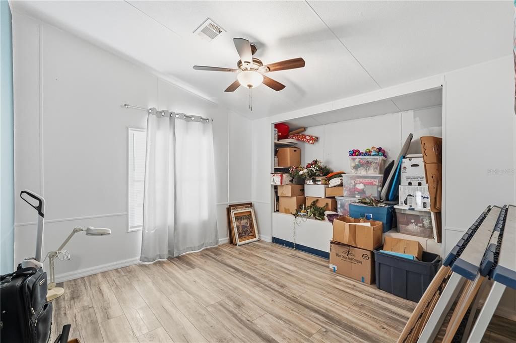 На продажу: $225,000 (3 спален, 2 ванн, 1701 Квадратных фут)